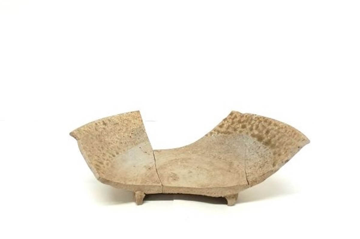 平安時代の竪穴建物跡から出土した灰釉陶器