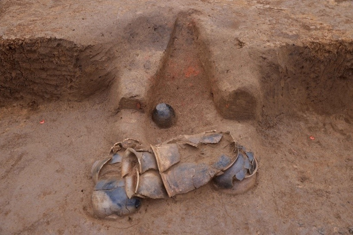 竃の補強材や支脚として再利用された甕