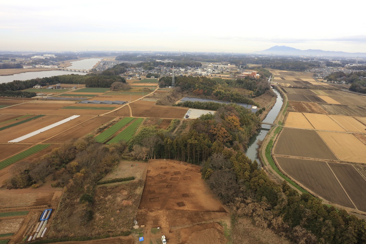 調査区遠景(南から)