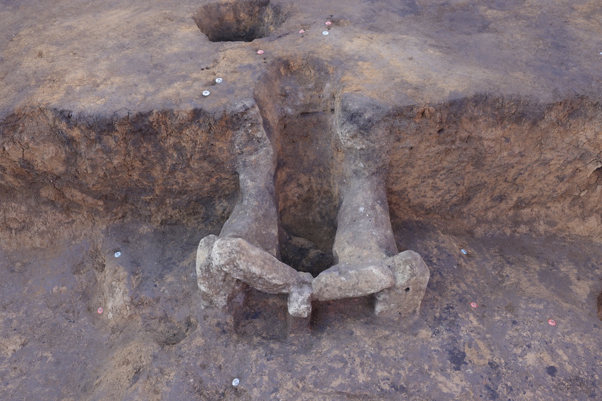 凝灰岩の切石を組んで構築された竈