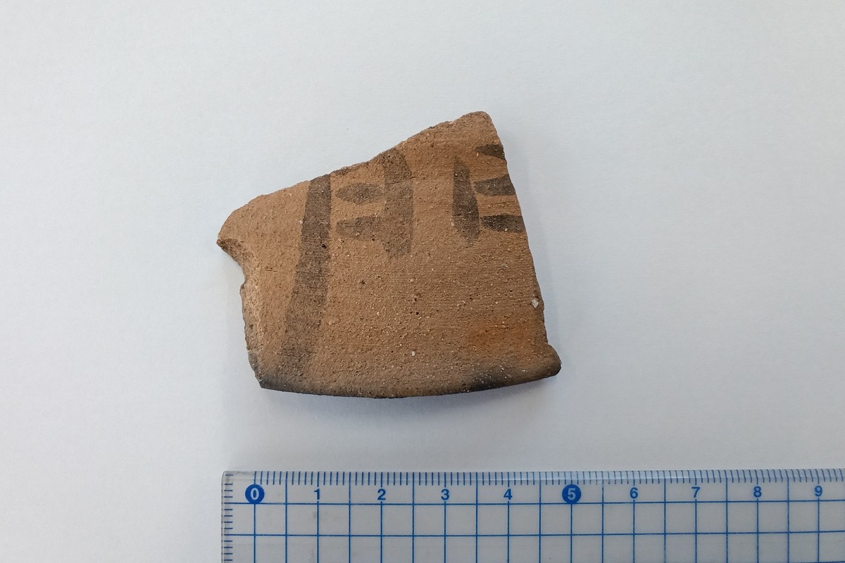 出土した墨書土器「門」