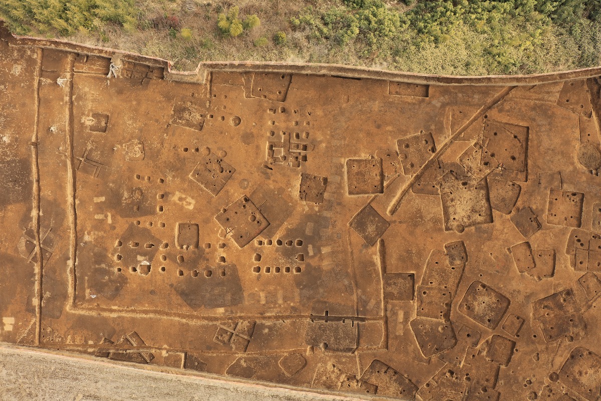 掘立柱建物跡群と区画溝跡