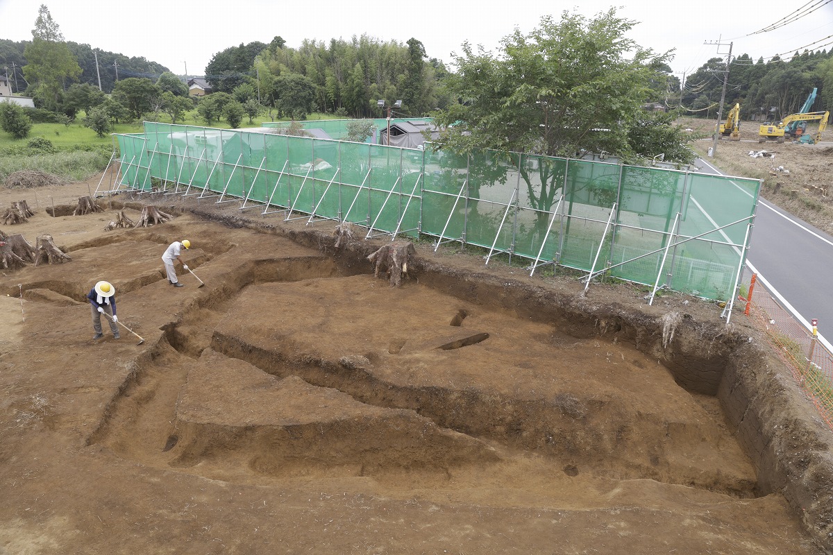 第２号墳（東から）