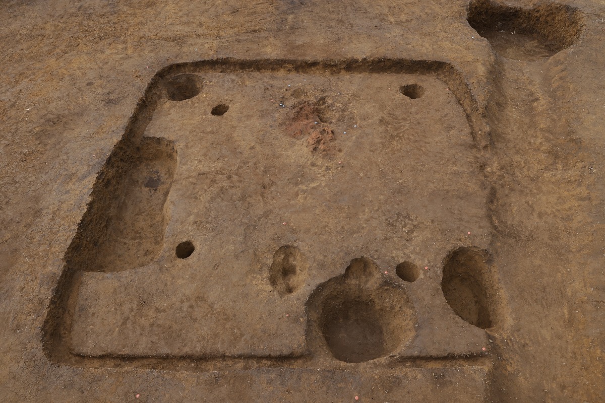 第148号竪穴建物跡完掘状況（南から）